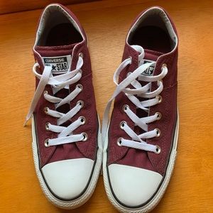 Maroon low top converse